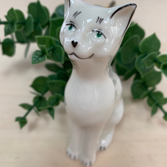 Vintage Belleek Porcelain Kitty Cat - Picture 3 of 8